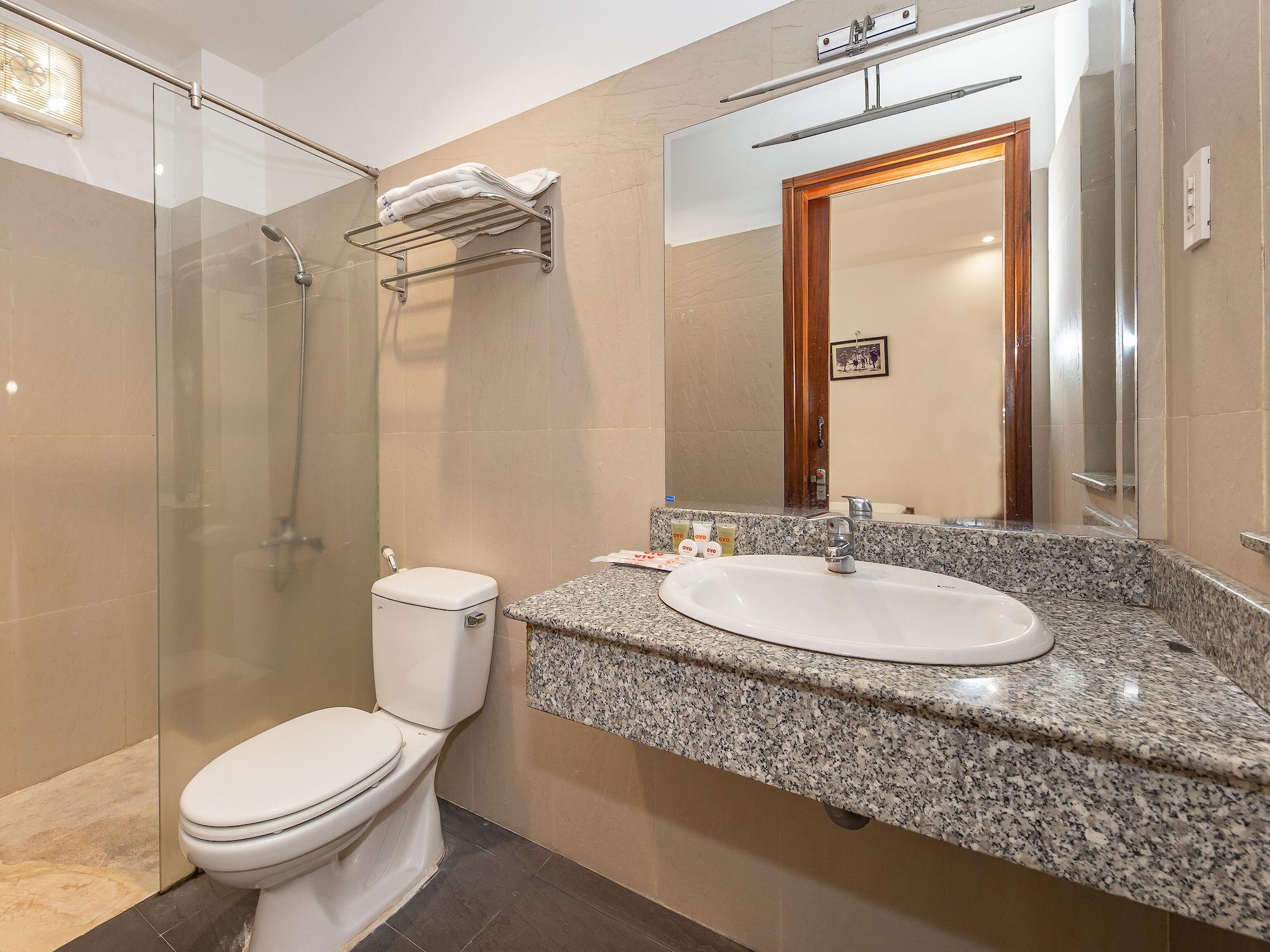 White Lion Hotel Нячанг Екстер'єр фото