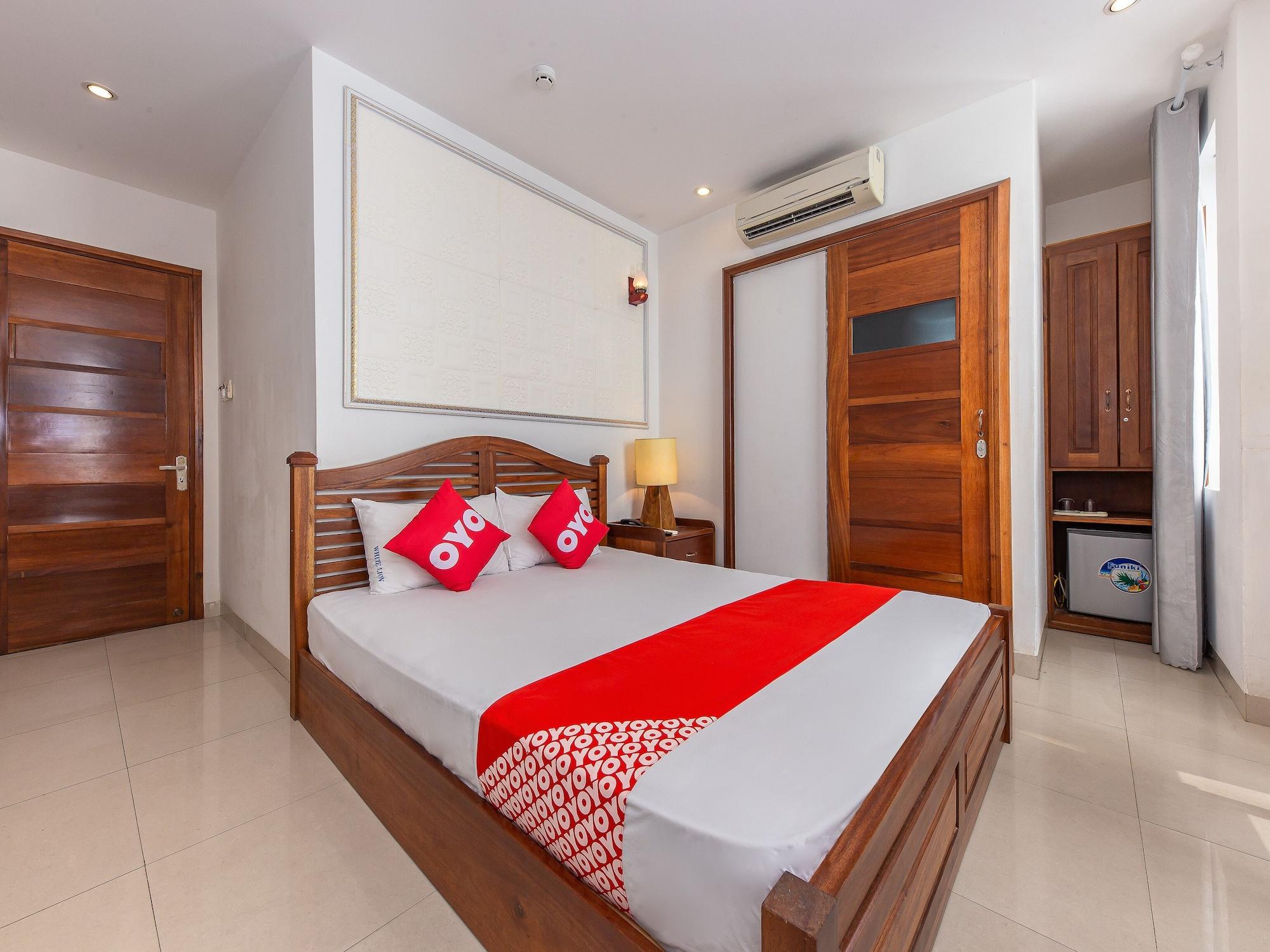 White Lion Hotel Нячанг Екстер'єр фото