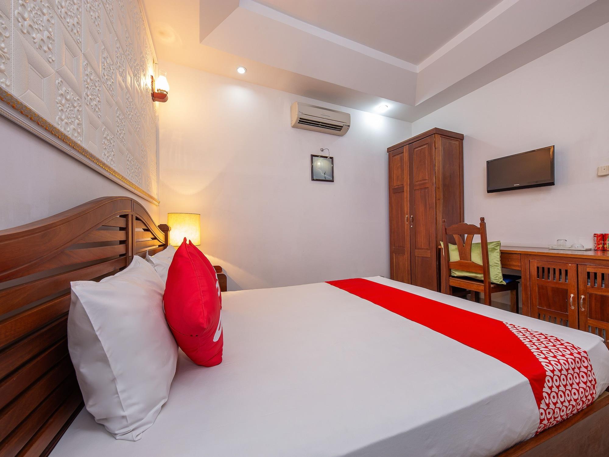 White Lion Hotel Нячанг Екстер'єр фото