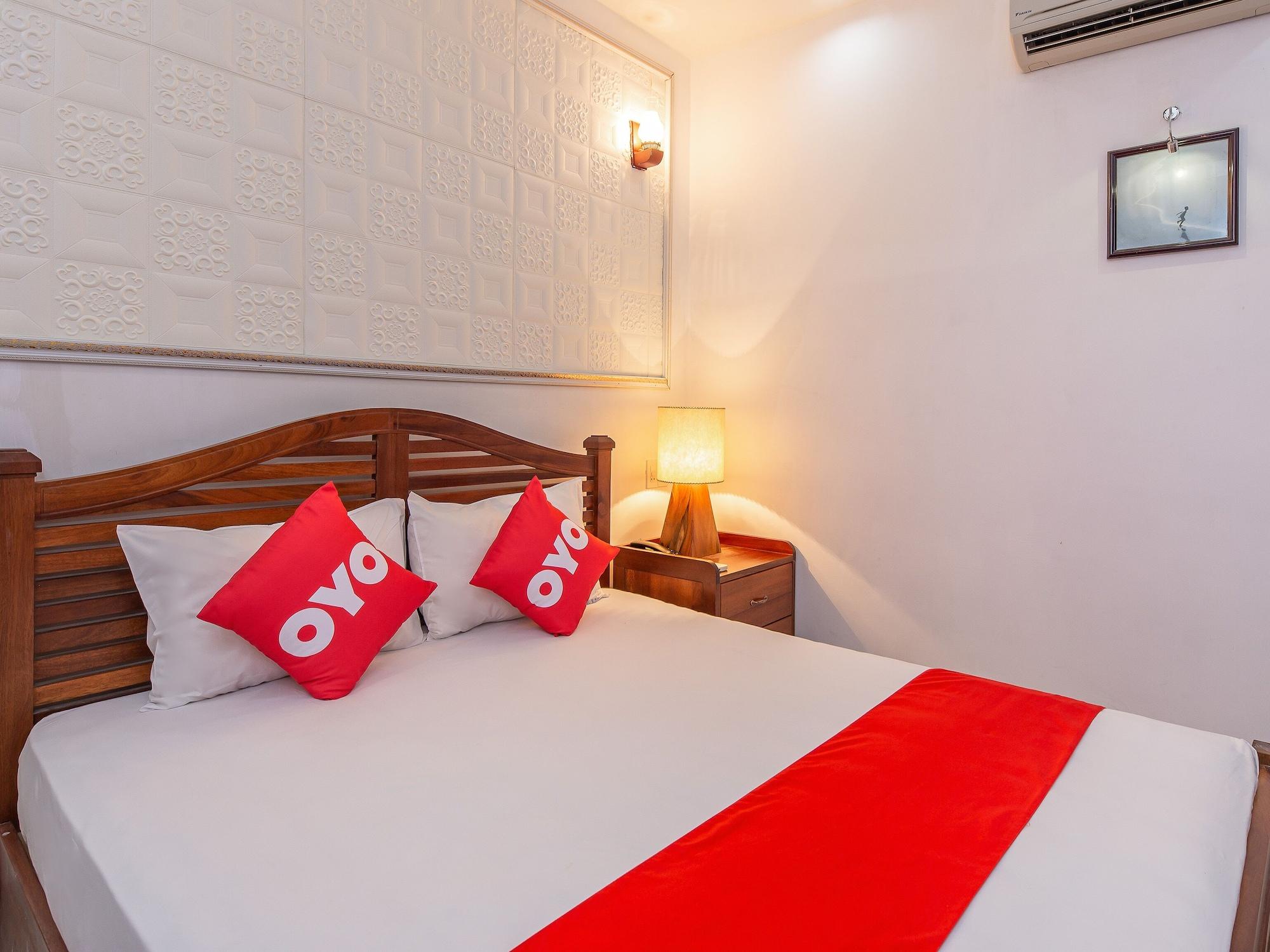 White Lion Hotel Нячанг Екстер'єр фото