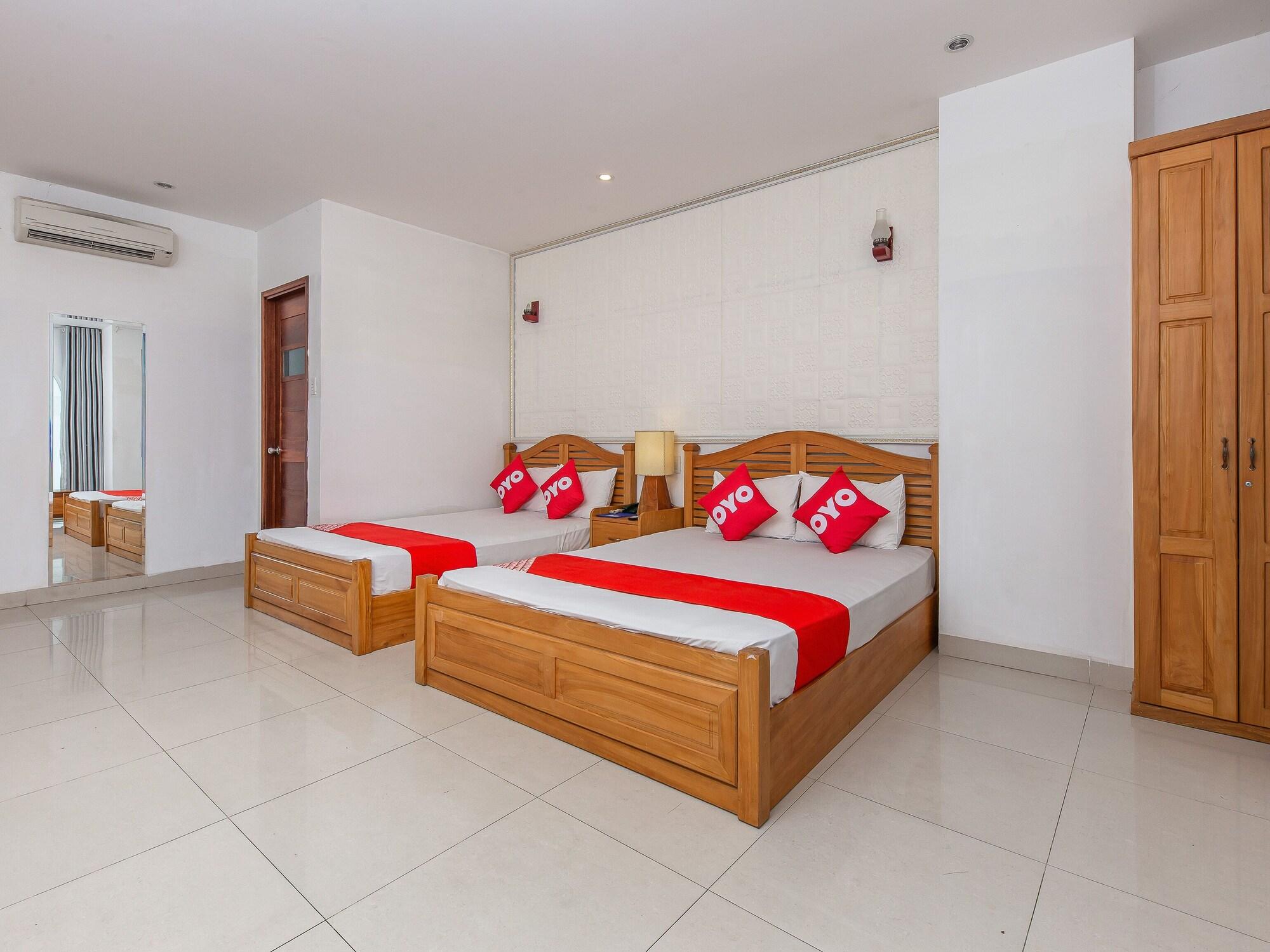 White Lion Hotel Нячанг Екстер'єр фото