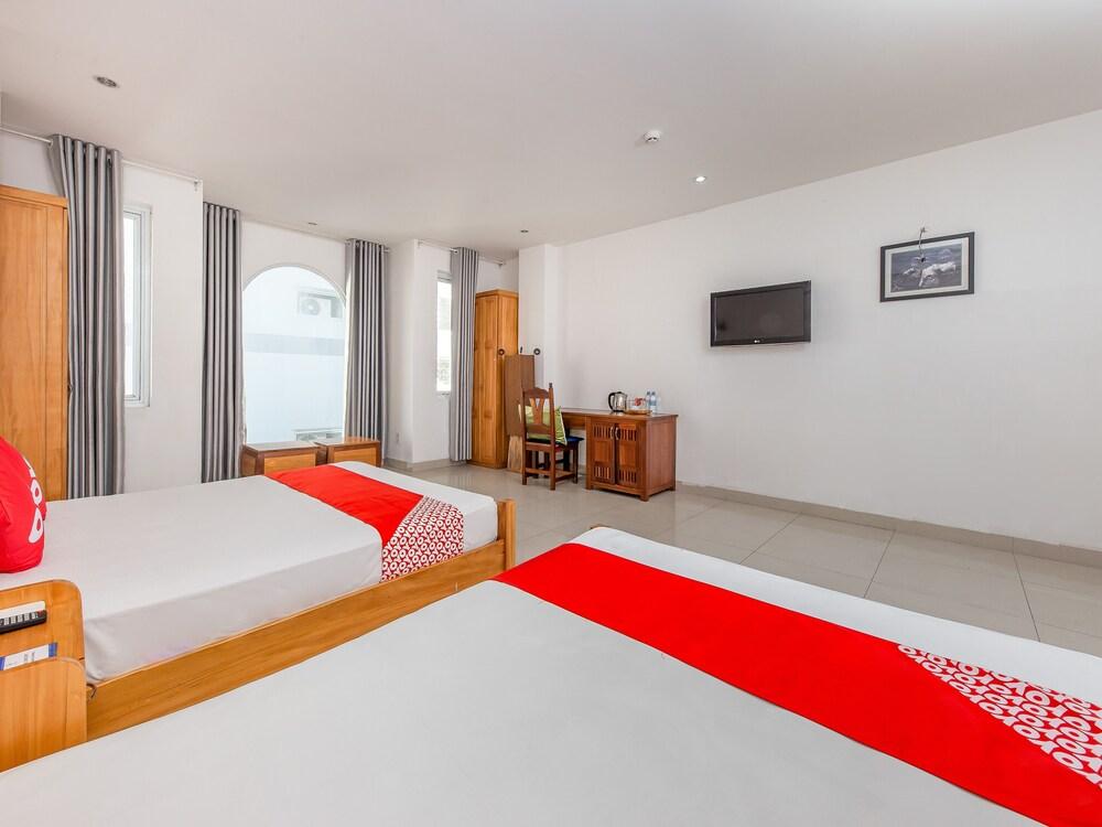 White Lion Hotel Нячанг Екстер'єр фото