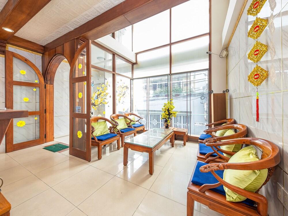 White Lion Hotel Нячанг Екстер'єр фото