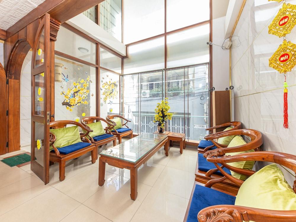 White Lion Hotel Нячанг Екстер'єр фото