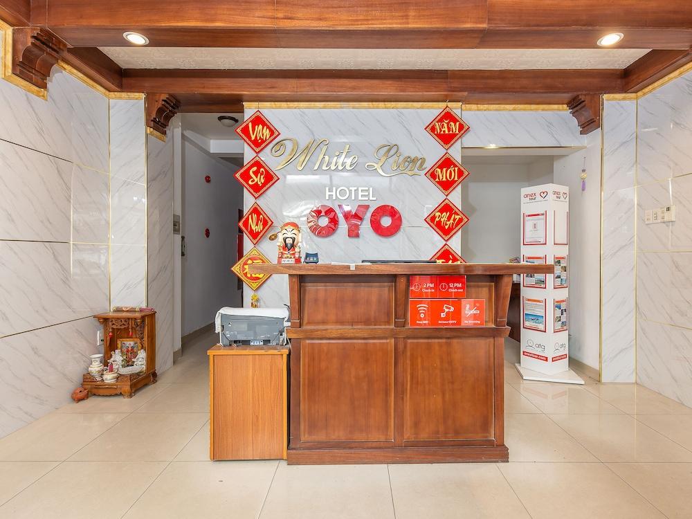 White Lion Hotel Нячанг Екстер'єр фото