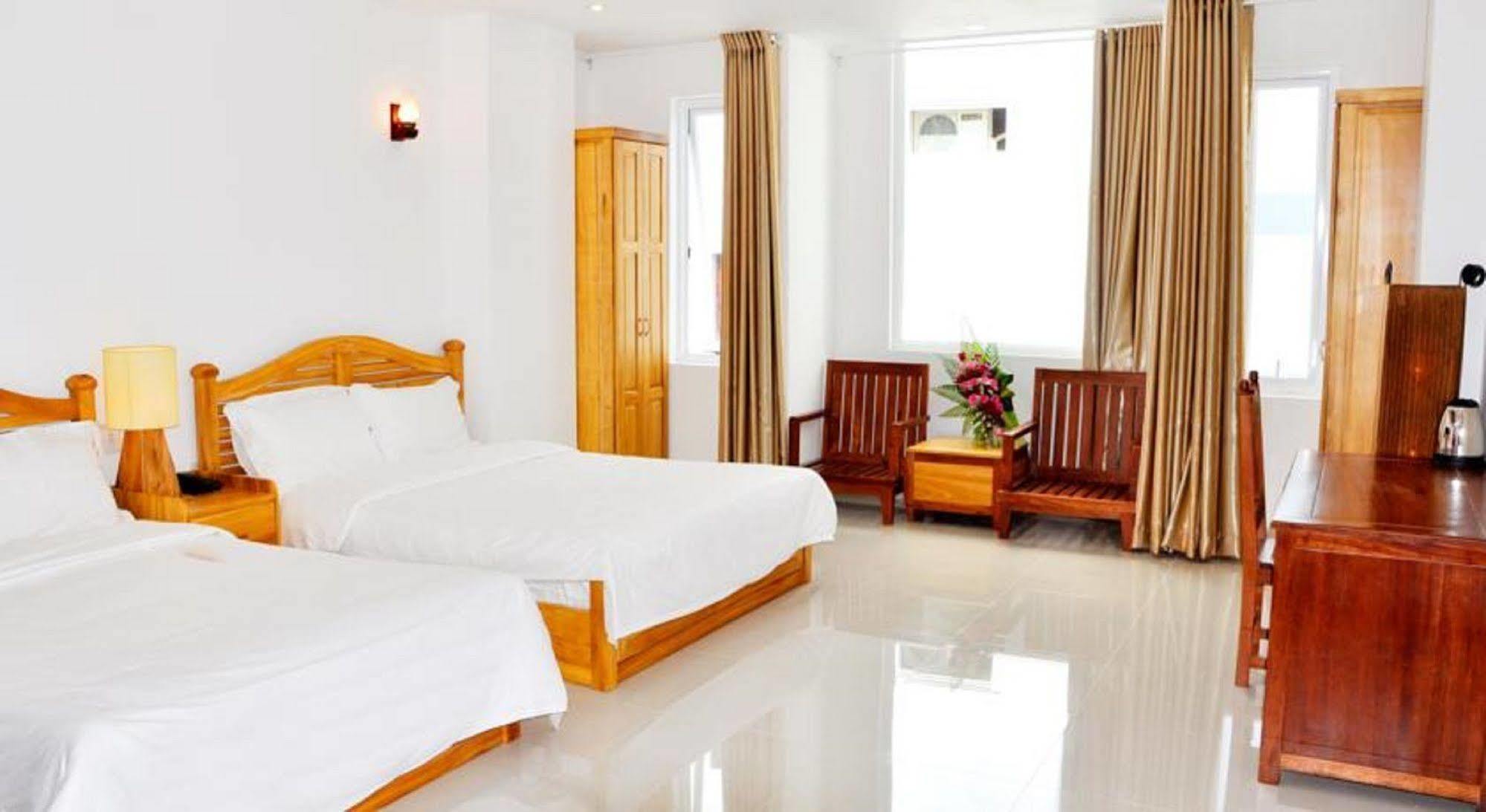 White Lion Hotel Нячанг Екстер'єр фото