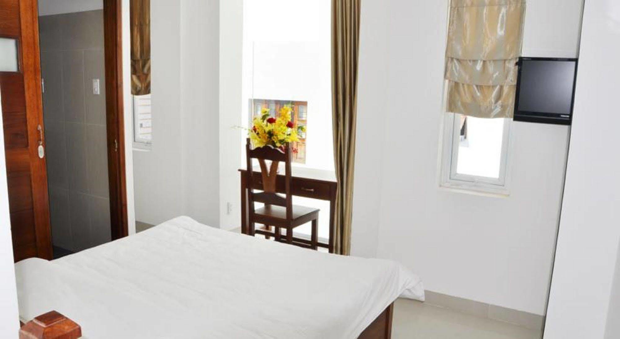 White Lion Hotel Нячанг Екстер'єр фото