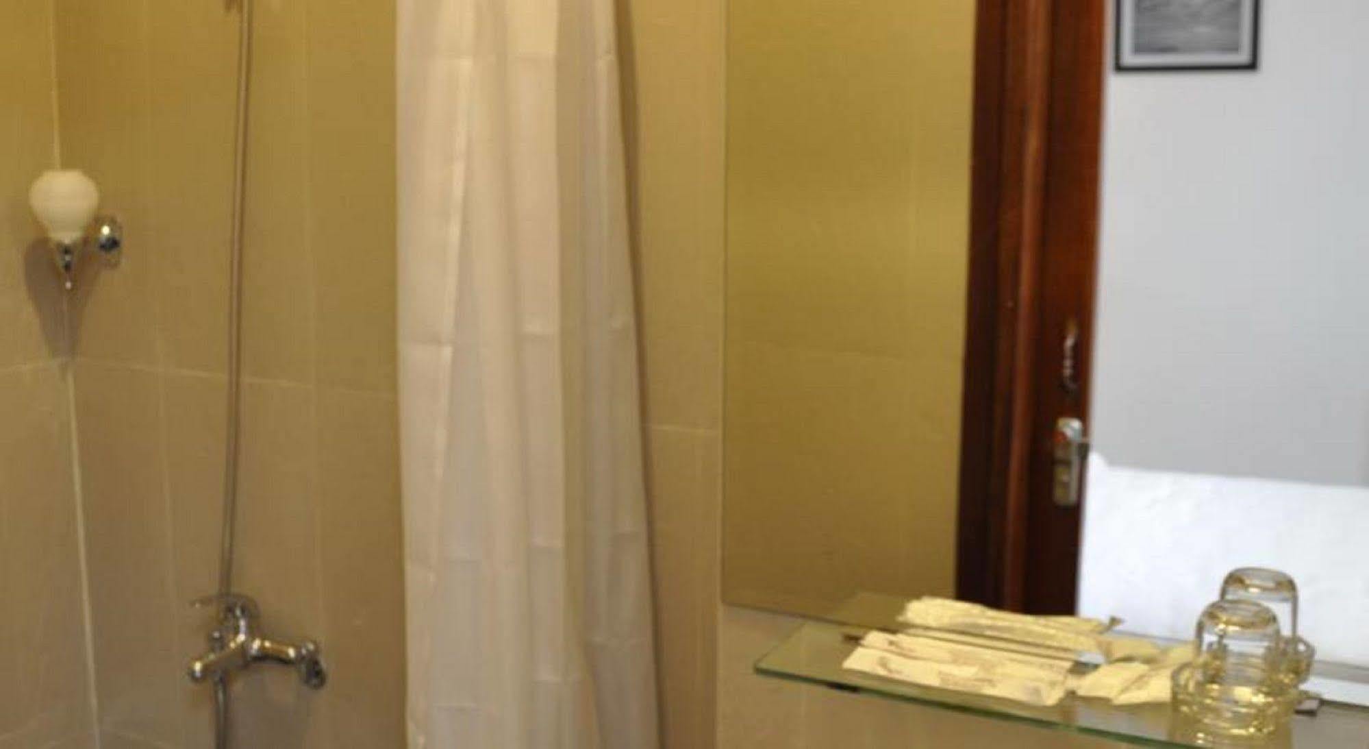 White Lion Hotel Нячанг Екстер'єр фото