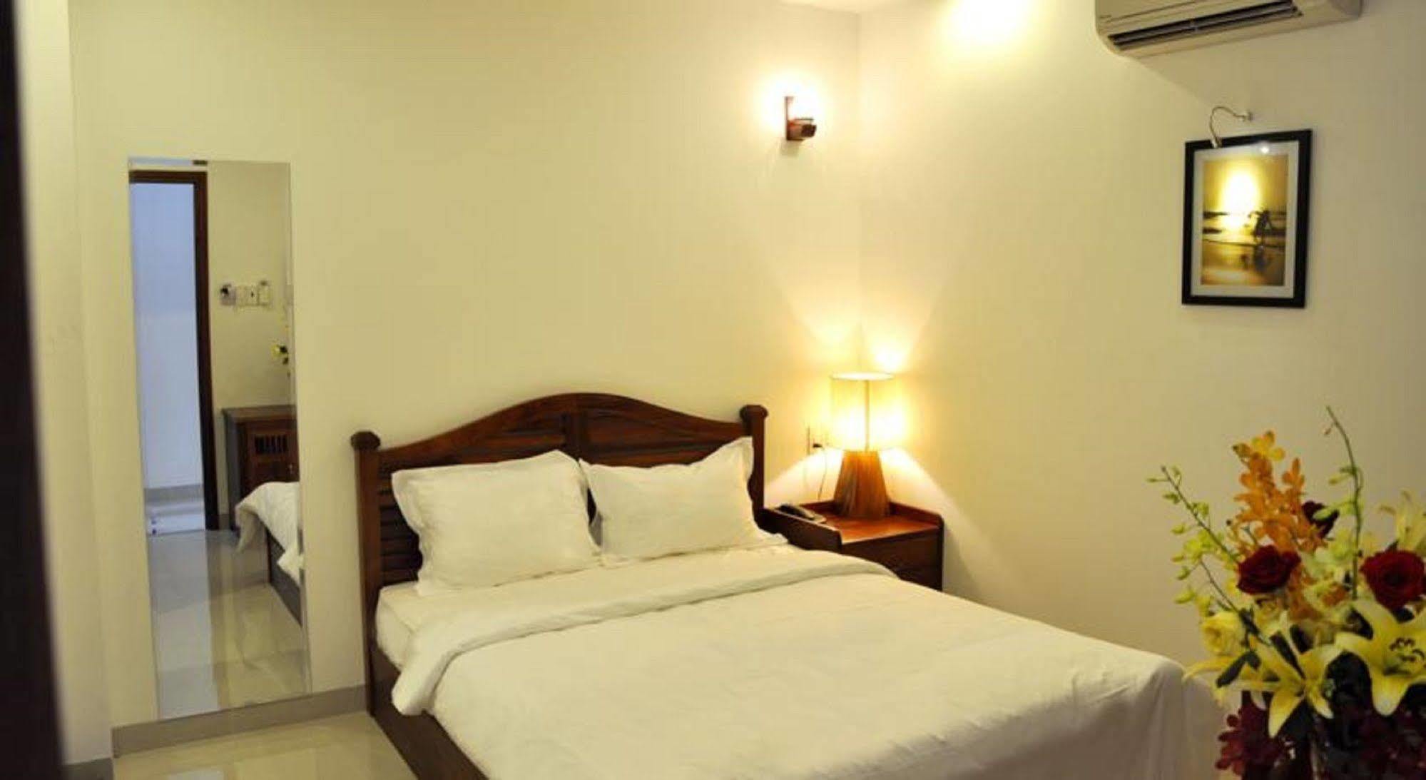 White Lion Hotel Нячанг Екстер'єр фото