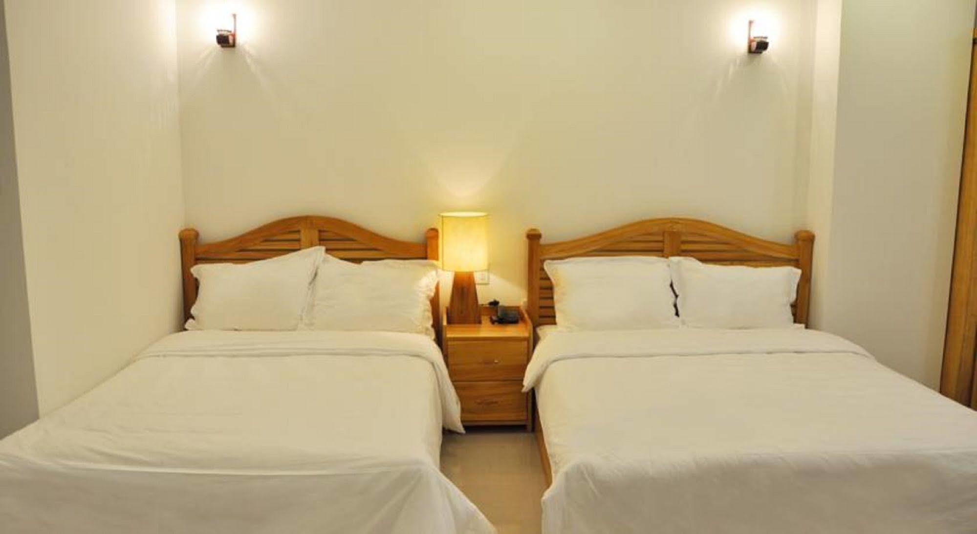 White Lion Hotel Нячанг Екстер'єр фото
